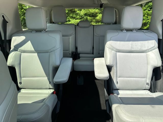 Certified 2025 Ford Expedition Platinum w/ Driver's Package AWD/4WD image 40