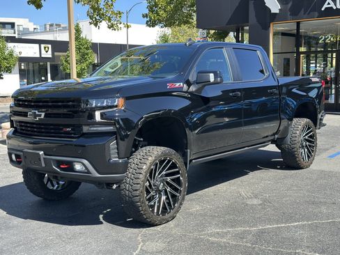 Used 2022 Chevrolet Silverado 1500 LT Trail Boss w/ LT Trail Boss Premium Package AWD/4WD image 3