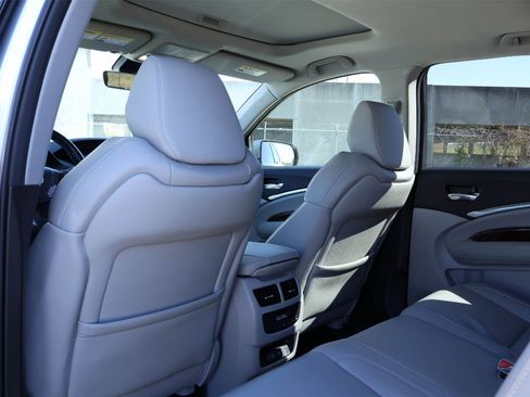 Certified 2018 Acura MDX FWD image 12