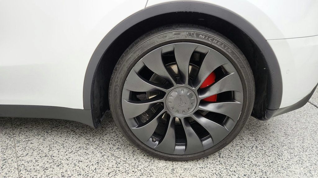 Used 2022 Tesla Model Y Performance AWD/4WD image 9