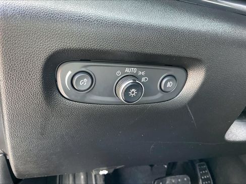 Used 2018 Chevrolet Traverse LT FWD image 10