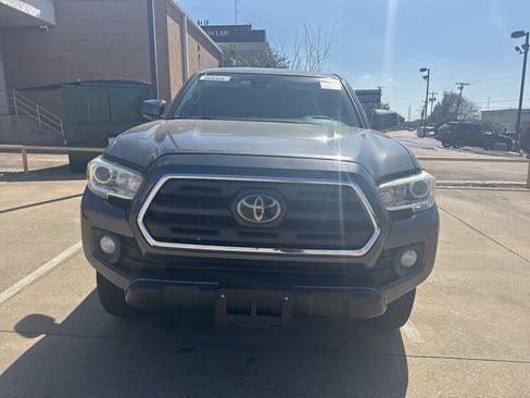 Used 2018 Toyota Tacoma SR5 image 2