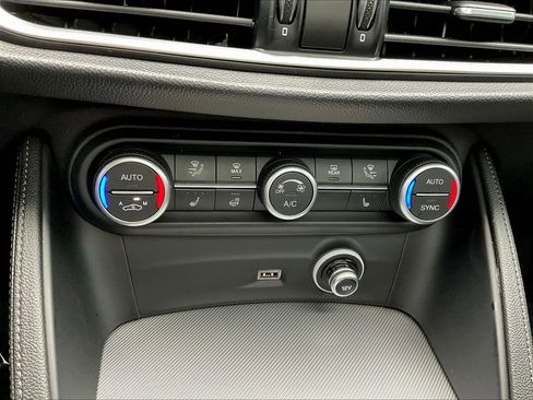 Used 2024 Alfa Romeo Stelvio Veloce AWD/4WD image 15