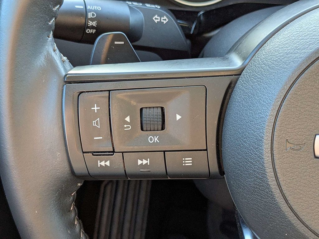 Certified 2025 Nissan Pathfinder SV FWD image 27