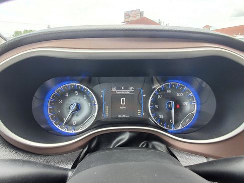 Used 2017 Chrysler Pacifica Touring FWD image 11