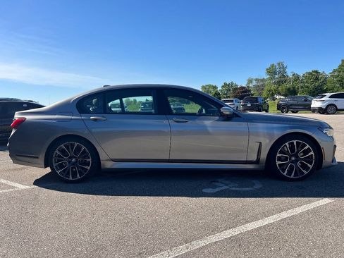 Used 2020 BMW 750i xDrive w/ Executive Package AWD/4WD image 8