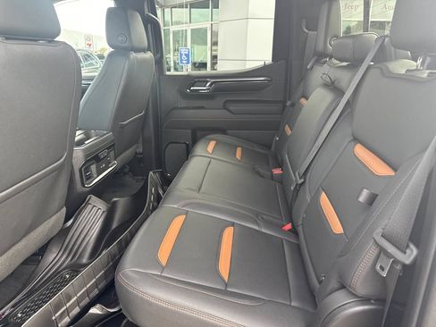 Used 2023 GMC Sierra 1500 AT4 w/ AT4 Premium Package AWD/4WD image 16