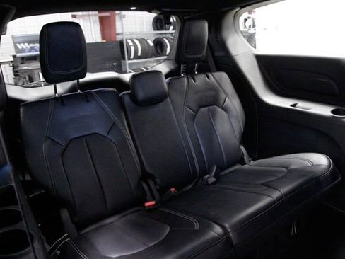 Used 2025 Chrysler Pacifica Select FWD image 20