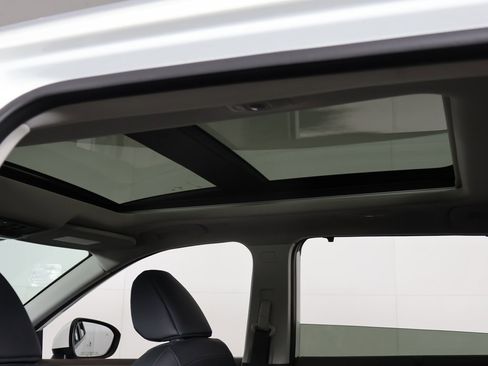 Used 2023 Nissan Rogue SV w/ SV Premium Package image 16