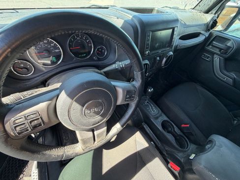 Used 2017 Jeep Wrangler Unlimited Sport AWD/4WD image 7