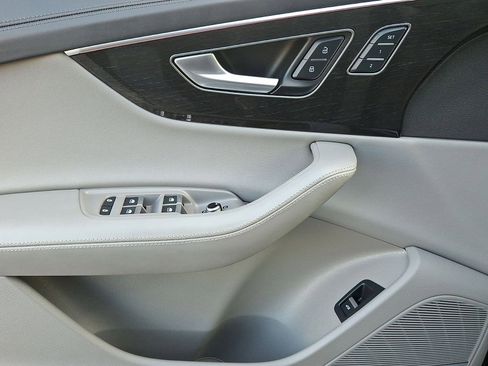 Used 2024 Audi Q7 3.0T Prestige image 19