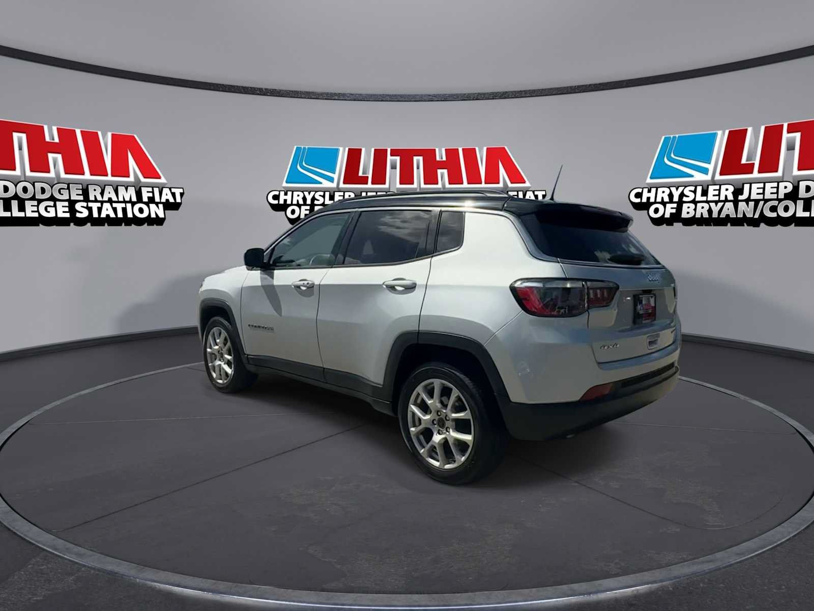 Used 2025 Jeep Compass Limited AWD/4WD image 6