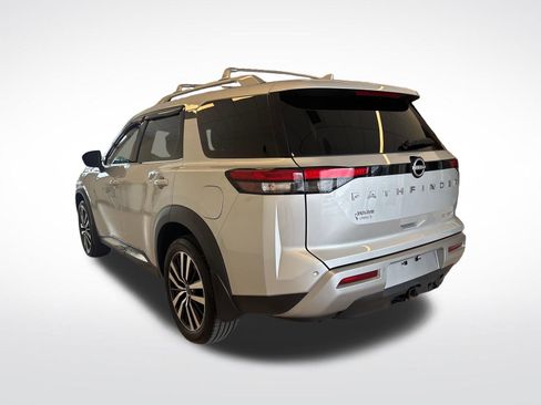 Used 2024 Nissan Pathfinder Platinum FWD image 2