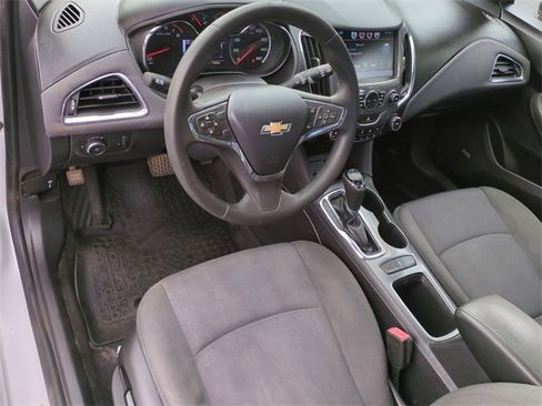 Certified 2018 Chevrolet Cruze LT w/ Sun And Sound Package image 11