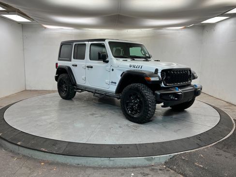 Used 2024 Jeep Wrangler Willys image 8