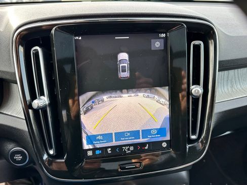 Used 2025 Volvo XC40 B5 Core image 19