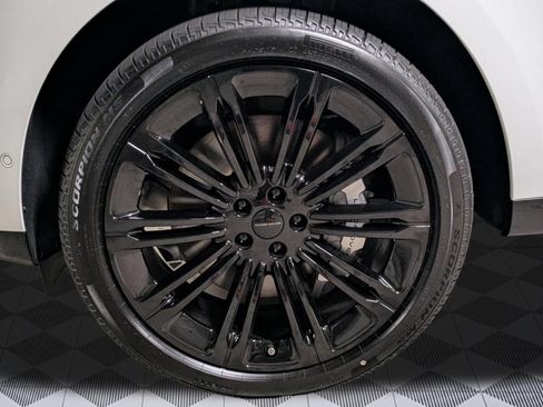 New 2026 Land Rover Range Rover Long Wheelbase SE AWD/4WD image 9