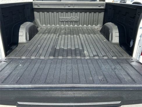 Used 2022 Chevrolet Silverado 1500 High Country w/ Technology Package image 15