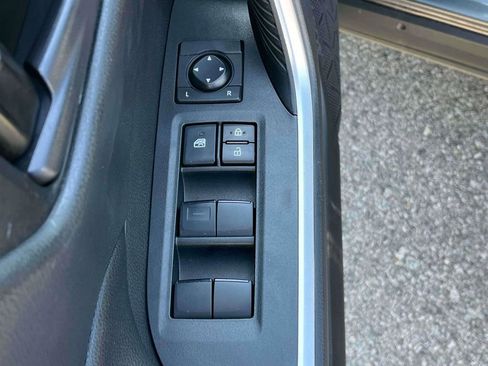 Used 2021 Toyota RAV4 LE FWD image 14