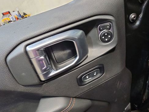 Used 2023 Jeep Gladiator Mojave w/ Cold Weather Group AWD/4WD image 15
