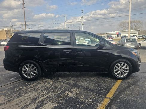 Used 2021 Kia Sedona EX image 4