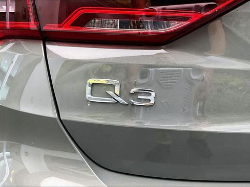 Certified 2025 Audi Q3 2.0T Premium Plus w/ Premium Plus Package AWD/4WD image 33
