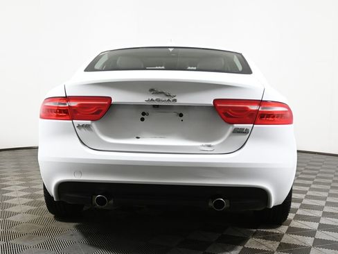 Used 2018 Jaguar XE Premium image 6