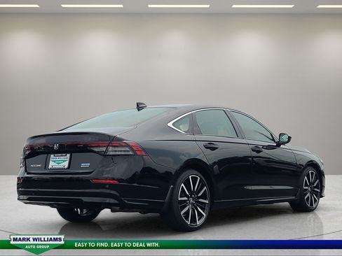 Used 2024 Honda Accord Touring image 4
