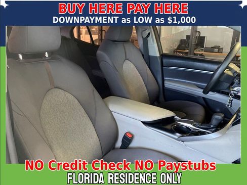 Used 2018 Toyota Camry LE image 12