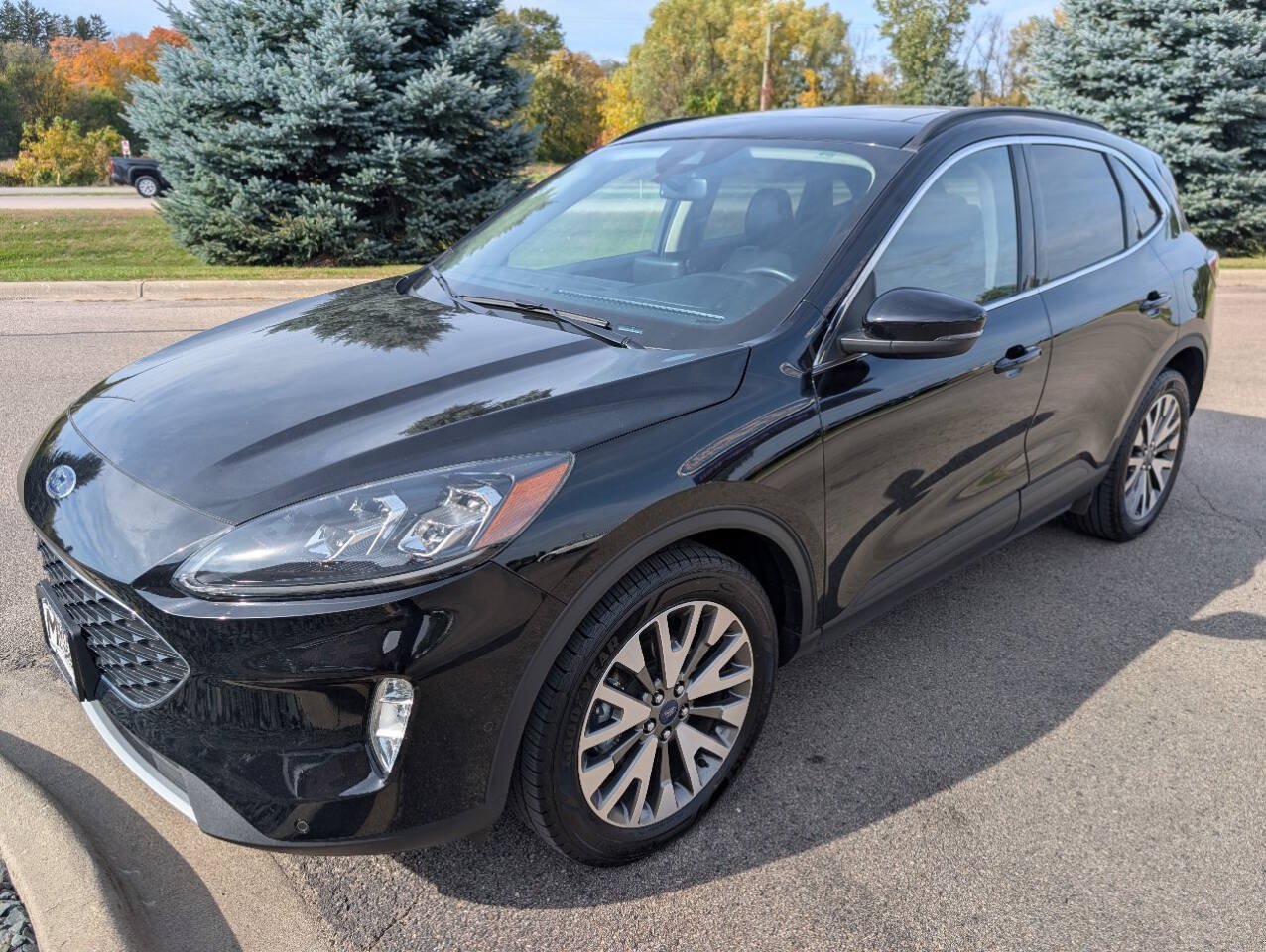 Used 2020 Ford Escape Titanium AWD/4WD image 4