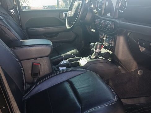Used 2019 Jeep Wrangler Unlimited Sahara AWD/4WD image 7