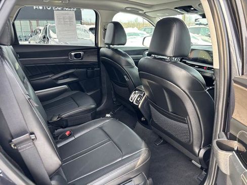 Used 2025 Kia Sorento SX image 15