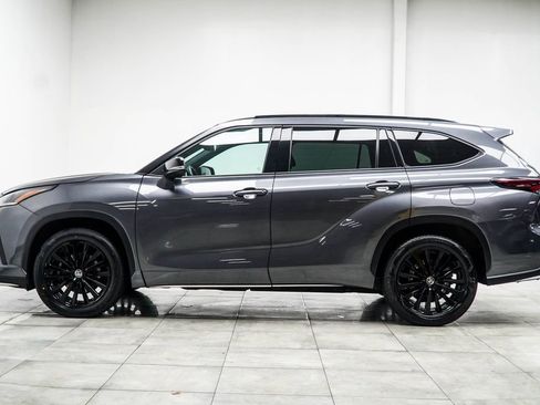 Used 2025 Toyota Highlander XSE AWD/4WD image 10