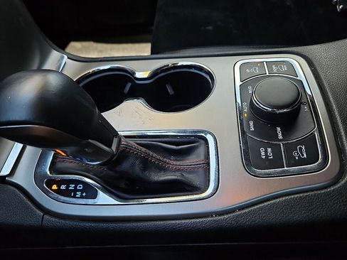 Used 2017 Jeep Grand Cherokee Trailhawk AWD/4WD image 25
