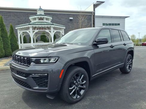 New 2026 Jeep Grand Cherokee Limited AWD/4WD image 2