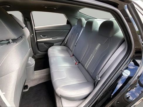 Used 2023 Hyundai Elantra SEL w/ Convenience Package image 16