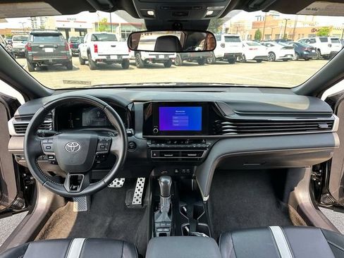 Used 2025 Toyota Camry SE FWD image 11