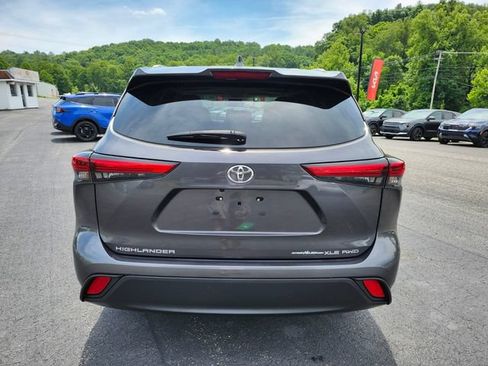 Used 2022 Toyota Highlander XLE AWD/4WD image 7