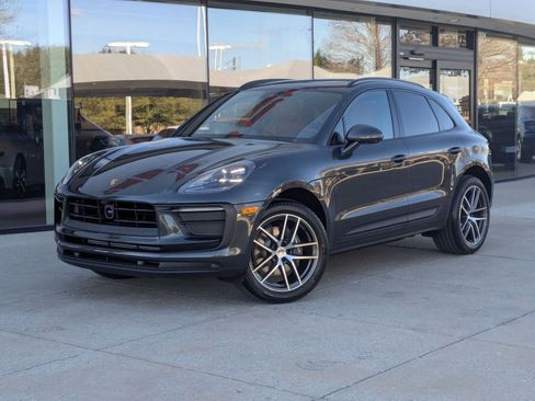 New 2026 Porsche Macan image 1