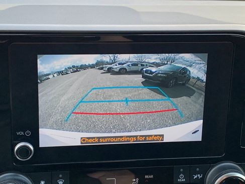 Used 2023 Toyota Highlander L image 16