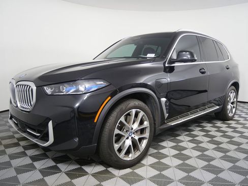 Certified 2024 BMW X5 xDrive50e w/ Premium Package image 7
