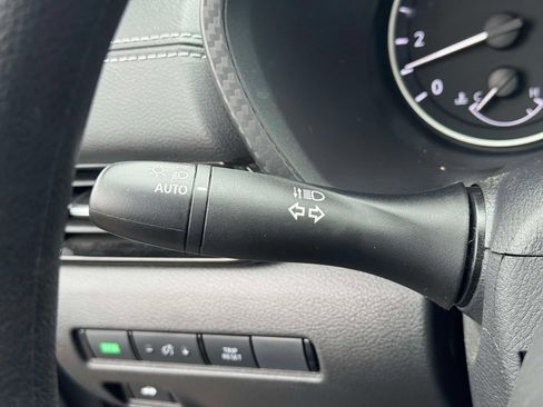 Used 2025 Nissan Sentra SV FWD image 21
