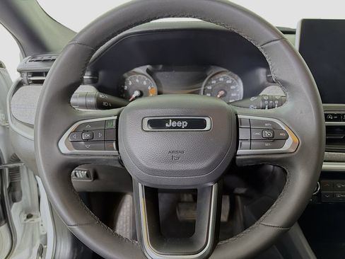 Used 2024 Jeep Compass Latitude image 14