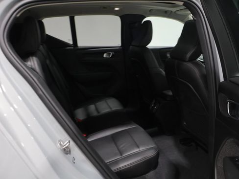 Used 2024 Volvo XC40 B5 Plus AWD/4WD image 18