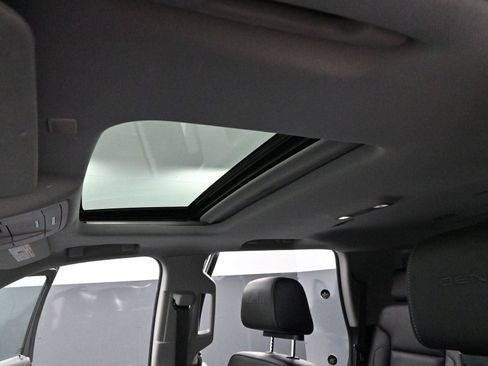 Used 2020 GMC Yukon Denali w/ Denali Premium Package image 33