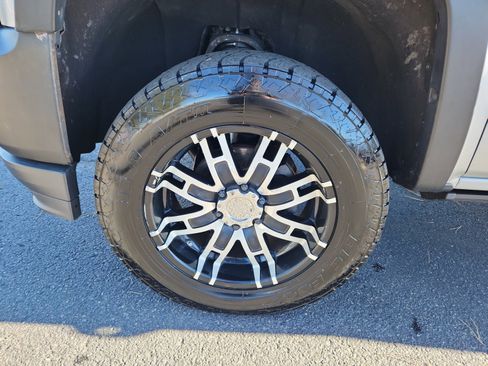 Used 2017 Chevrolet Silverado 1500 Custom w/ Custom Convenience Package image 26