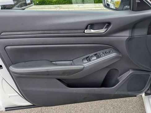 Used 2025 Nissan Altima 2.5 SV image 11