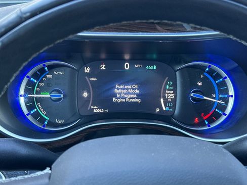 Used 2022 Chrysler Pacifica Limited w/ Uconnect Theater Family Group FWD image 26