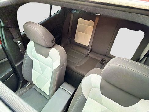 Used 2024 Chevrolet Trax RS w/ Sunroof Package FWD image 21