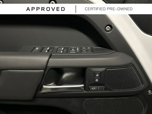 Used 2025 Land Rover Defender 130 X-Dynamic SE AWD/4WD image 38